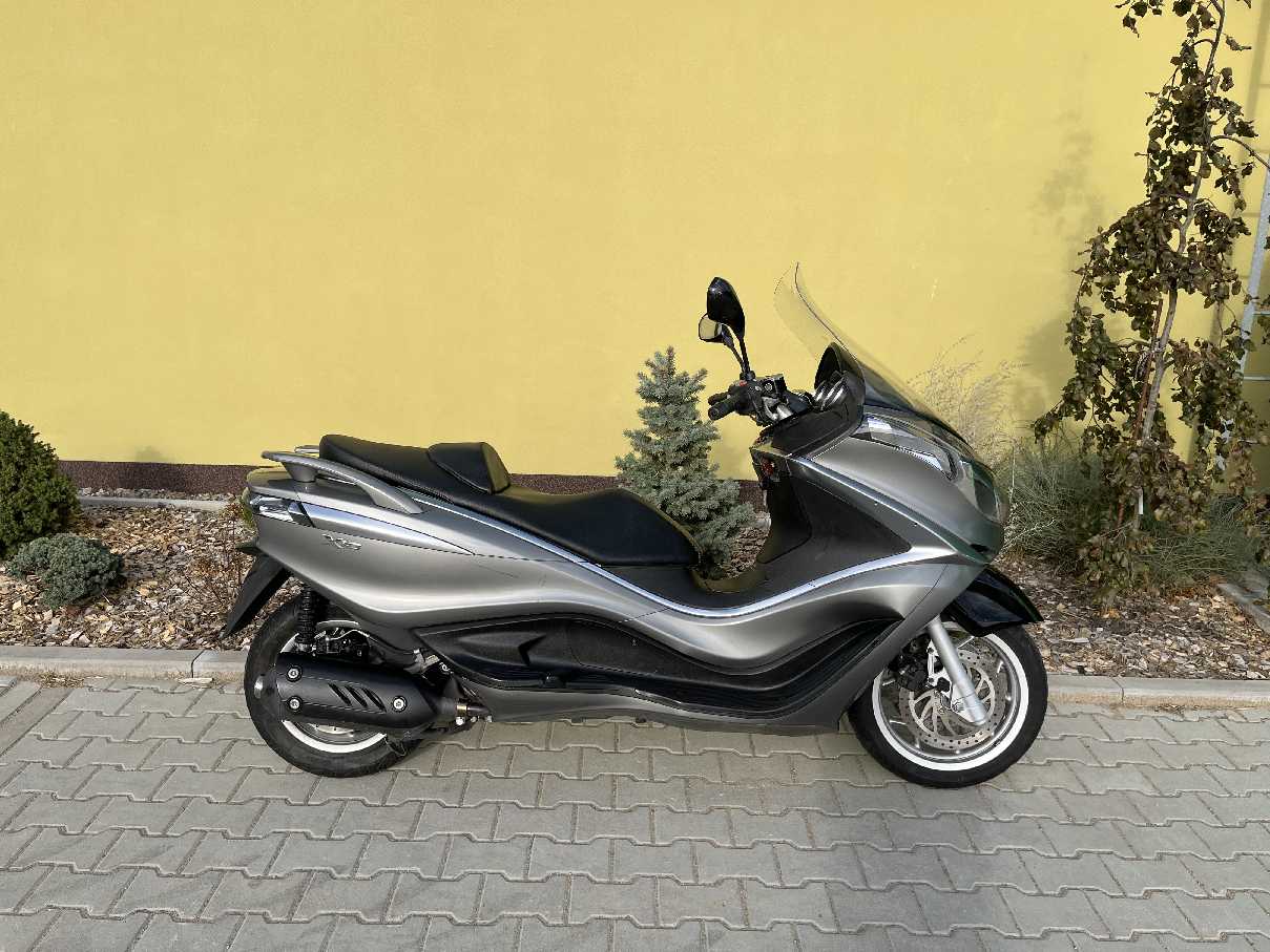 Piaggio X10 125