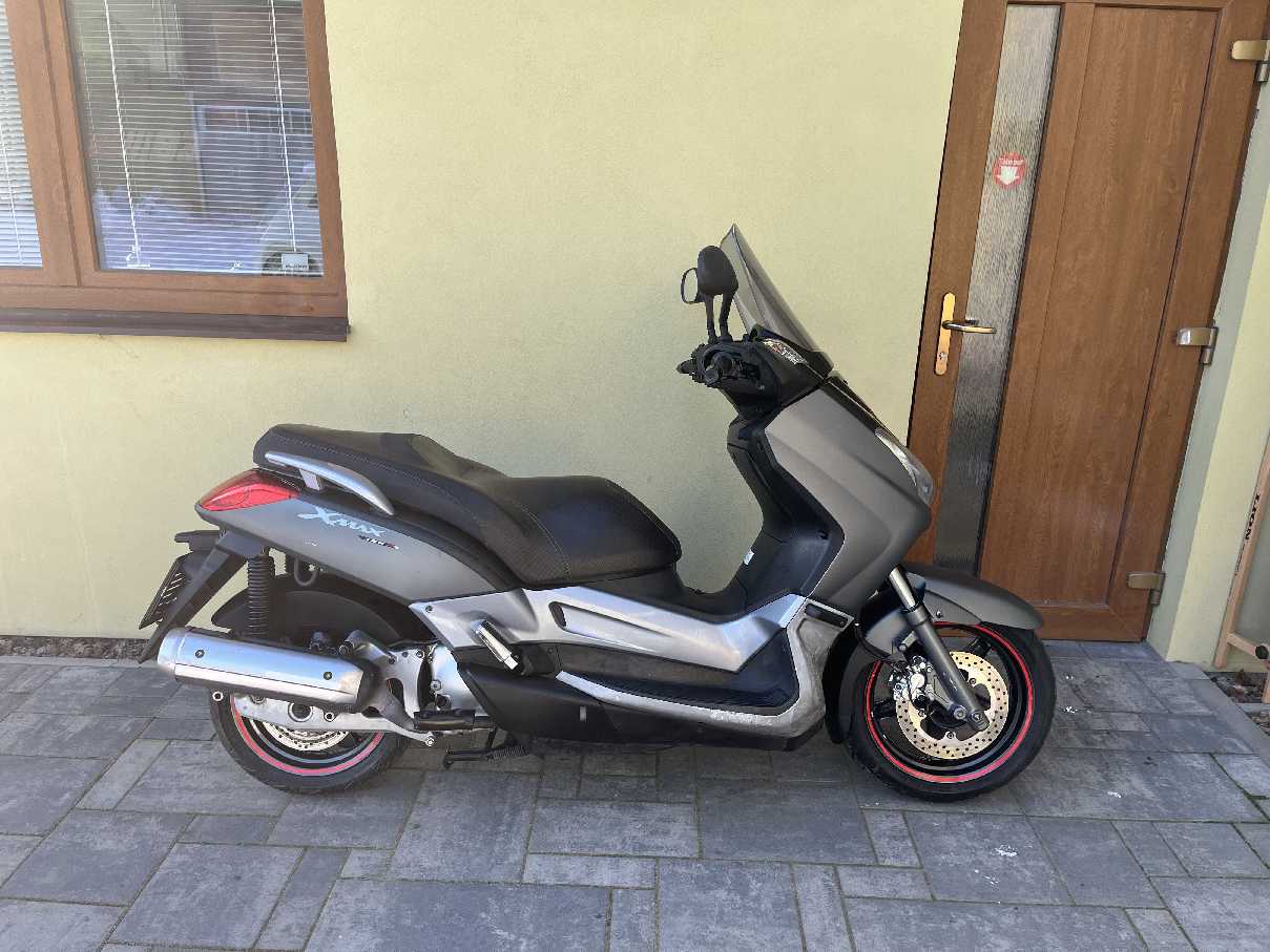 Yamaha X-MAX 125