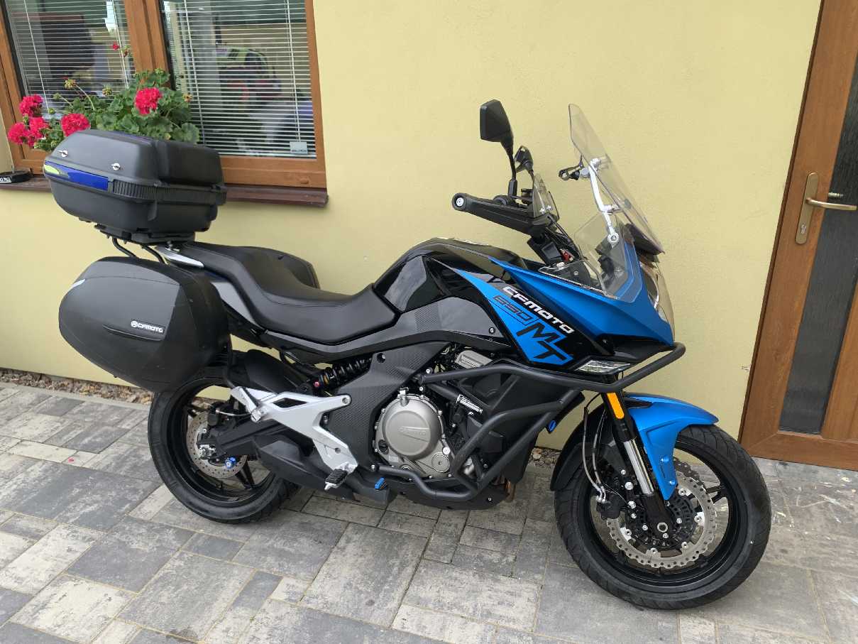 CF MOTO 650 MT