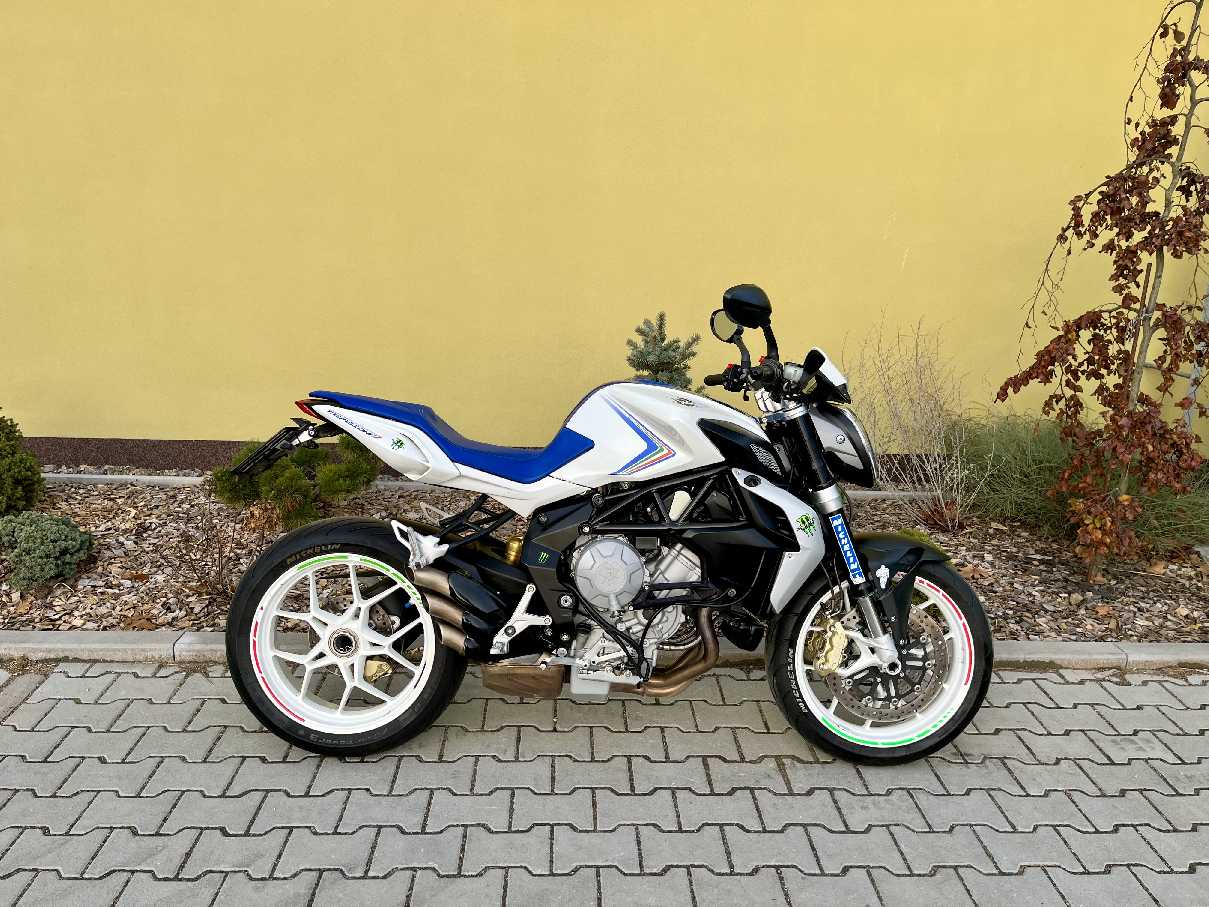 MV Agusta Brutale 800