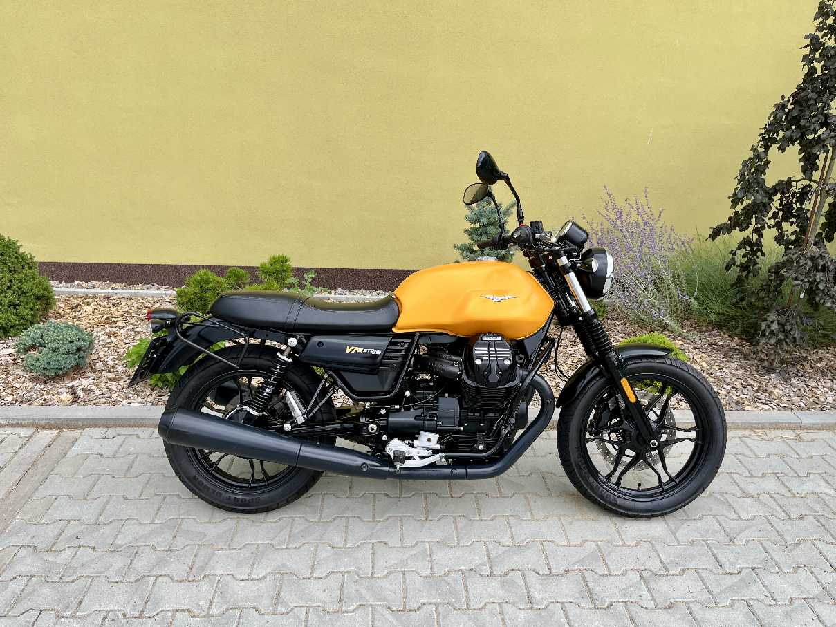 Moto Guzzi V7 III